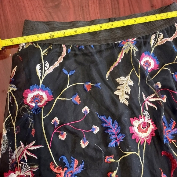Bershka lace embroidered skirt - Picture 2 of 5